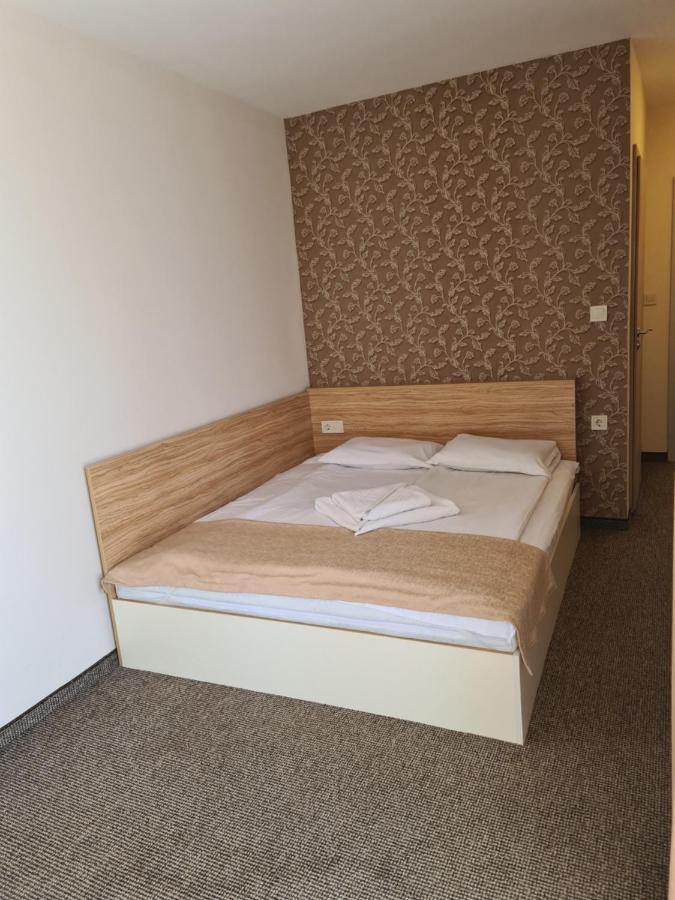 Hotel Mida Обзор Екстер'єр фото