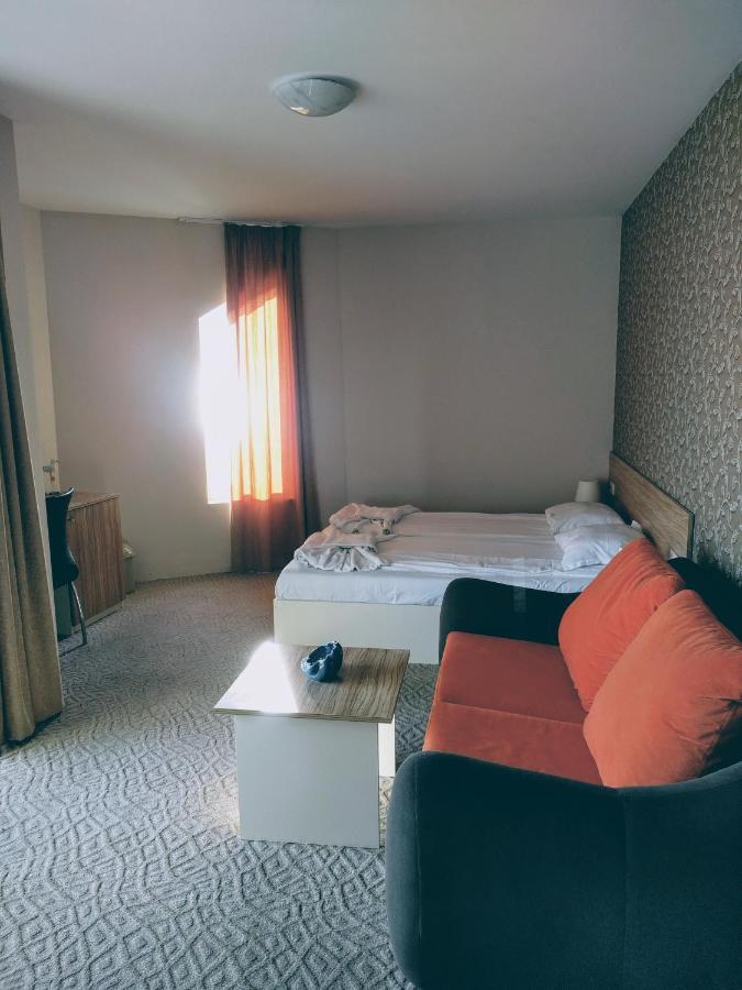 Hotel Mida Обзор Екстер'єр фото