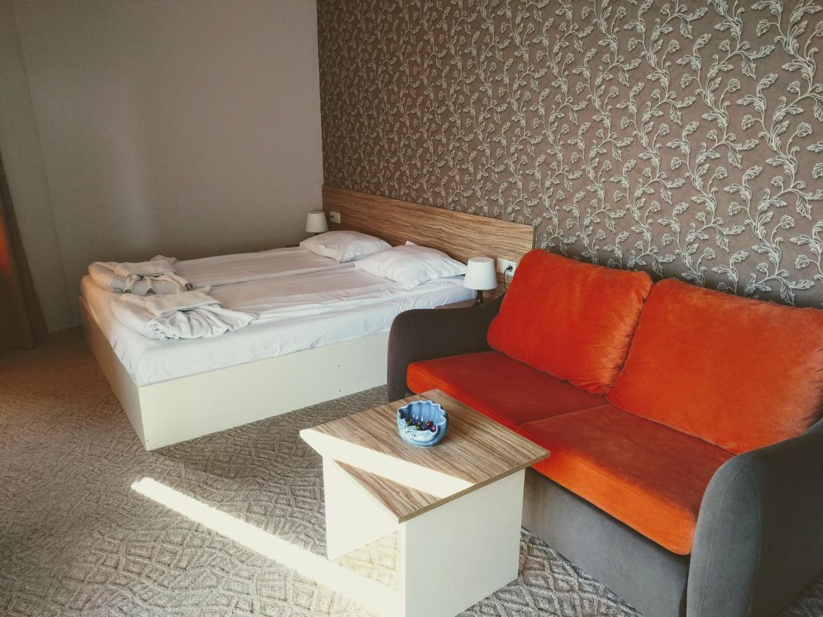 Hotel Mida Обзор Екстер'єр фото