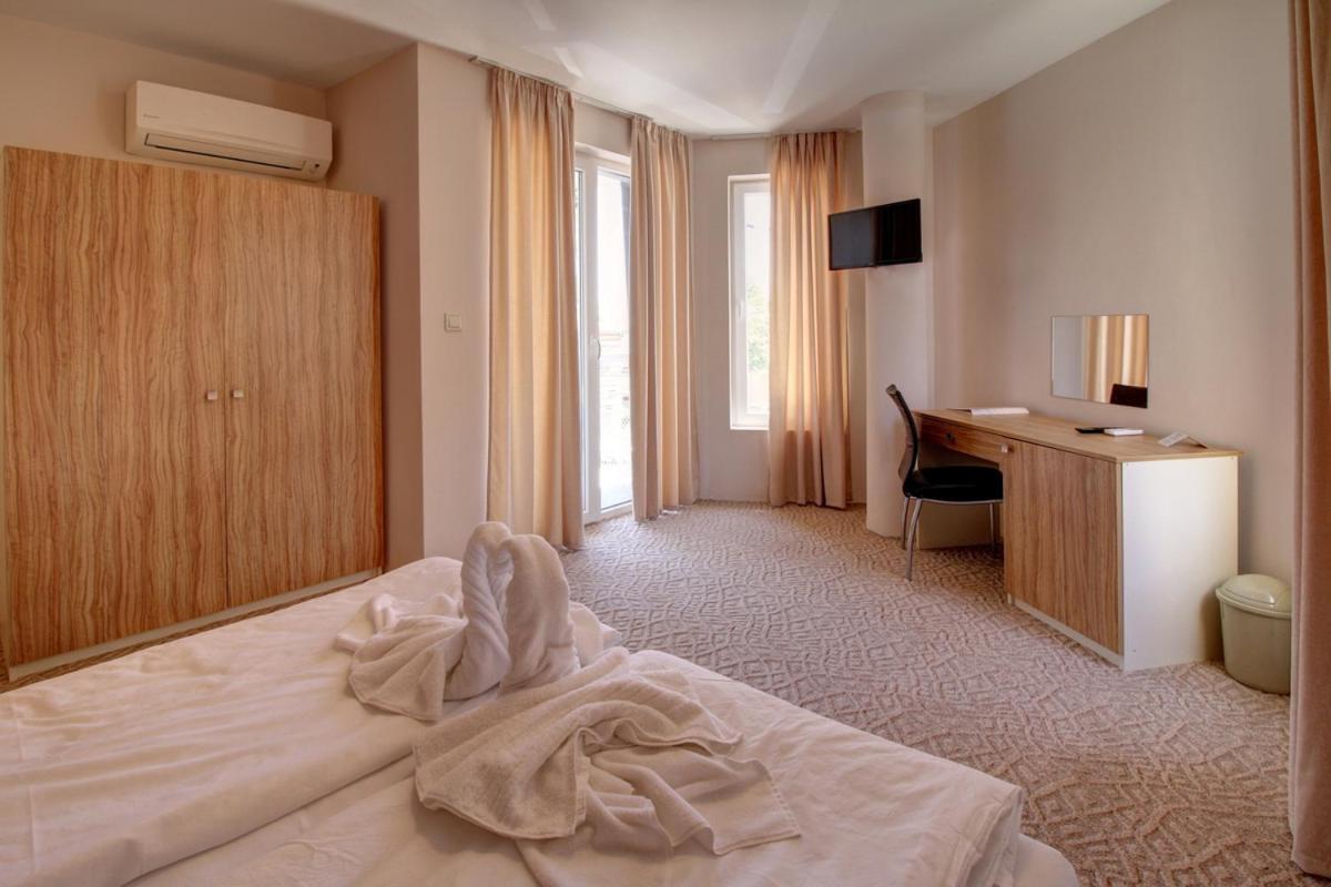 Hotel Mida Обзор Екстер'єр фото