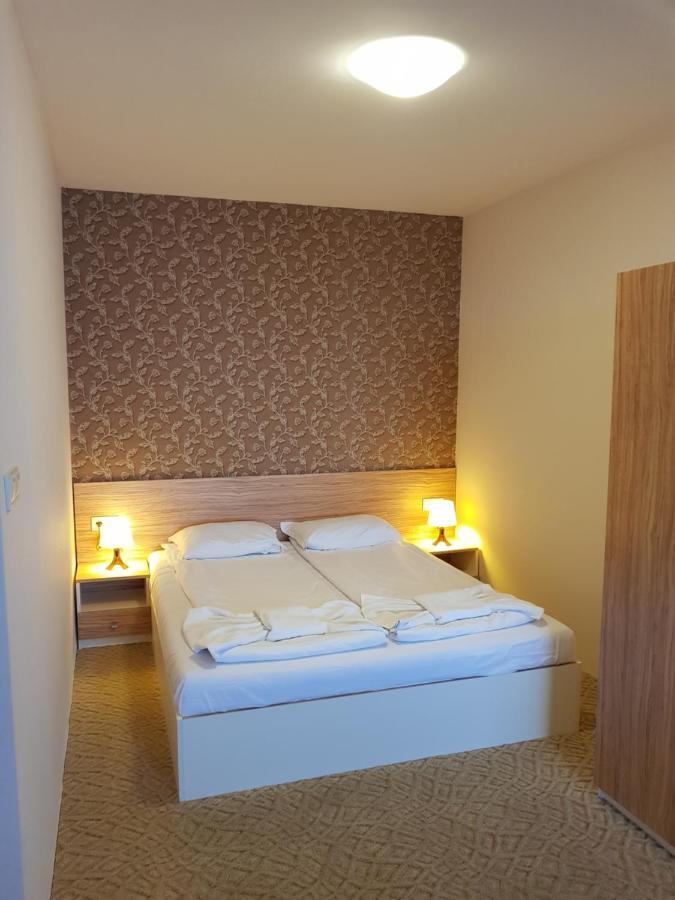 Hotel Mida Обзор Екстер'єр фото