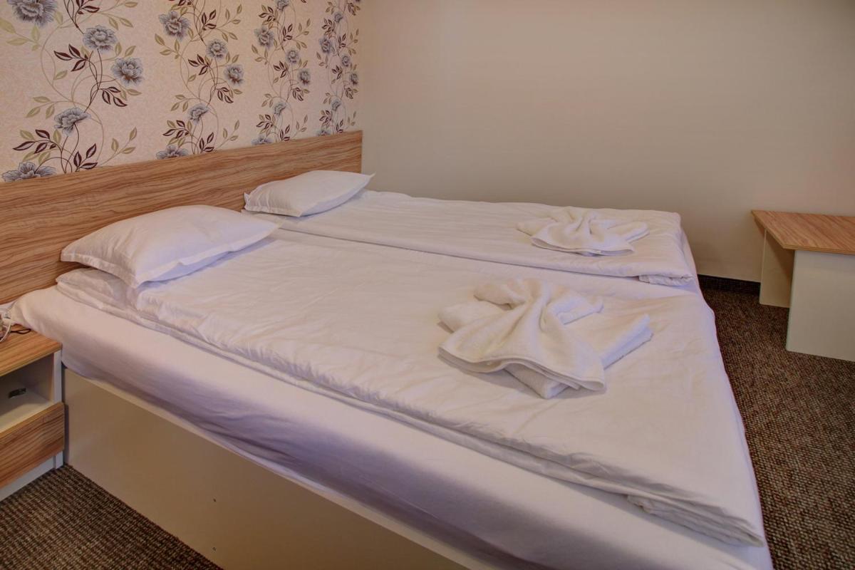 Hotel Mida Обзор Екстер'єр фото