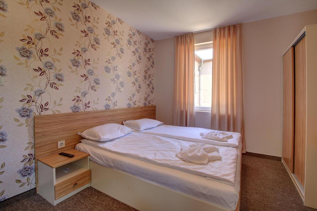 Hotel Mida Обзор Екстер'єр фото